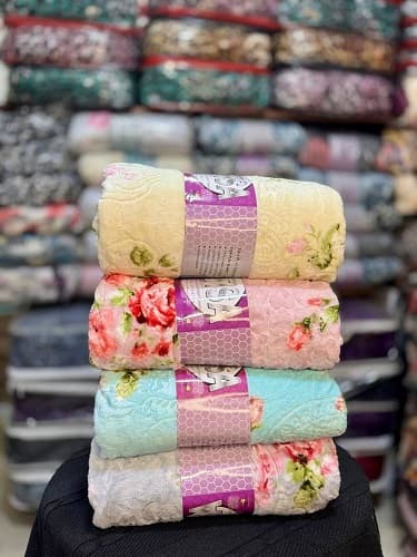 تصویر 1 از پتو تیسا طرح گل موجود در رنگ های گوناگون